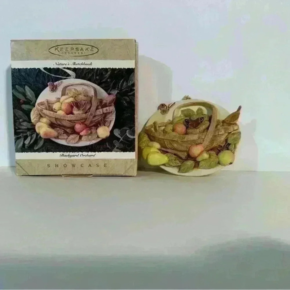 1995 Hallmark Marjolein Bastin Sketchbook Backyard Orchard Ornament - Picture 1 of 6